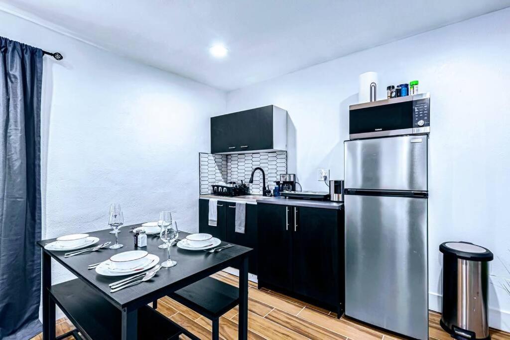 Phoenix Retreat - 1 Bedroom King Suite With 2 Smart Tvs - 10 Min From Airp - Unit B Exterior foto